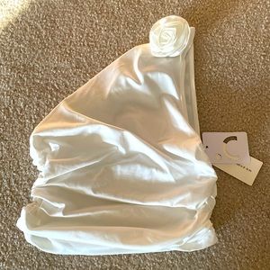 Commense - Rosette One Strap Crop Top